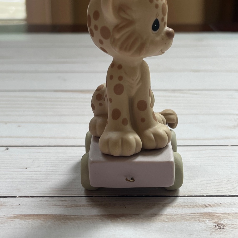 Precious Moments Birthday Train Age 7 "Wishing You Grr-Eatness" Figurine #142027 - Picture 6 of 8